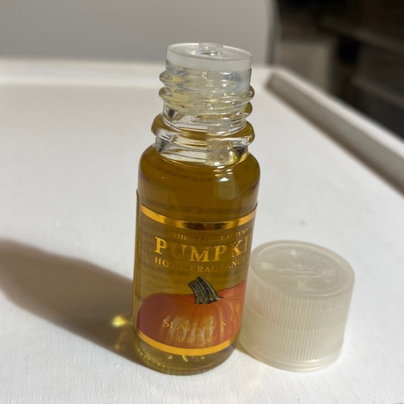 NEVER USED! PUMPKIN Slatkin & Co. Bath and Body Works, Home Fragrance Oil - Picture 3 of 3